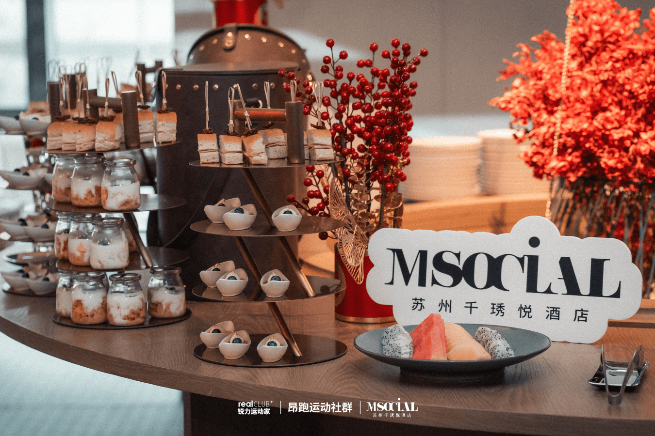 Curated refreshments serve as a premium touchpoint, enhancing the guests’ arrival experience.