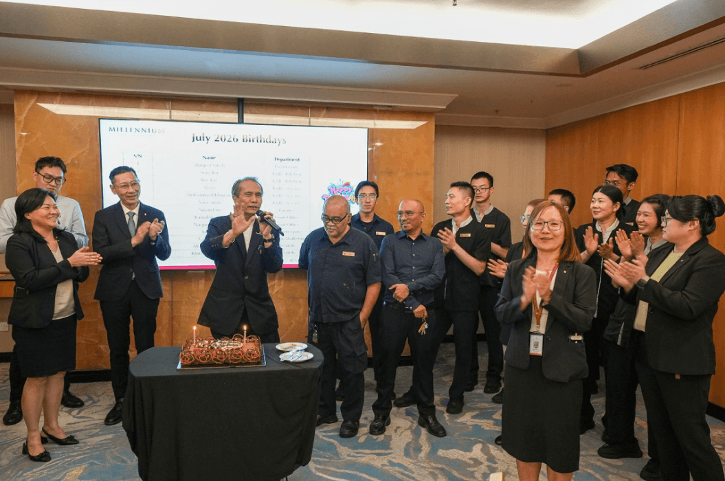 The Q2 birthday stars are celebrated with a cake at the close of the townhall.