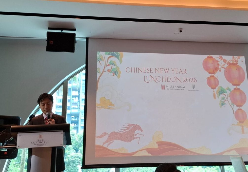 Executive Director Mr Kwek Eik Sheng addressed colleagues at the Chinese New Year luncheon, reflecting on the value of collaboration and shared success across Millennium Hotels and Resorts.