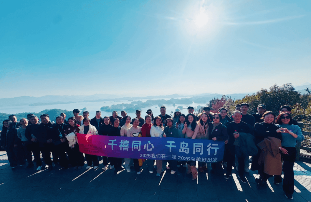United at the Thousand Island Lake summit, the team reinforces cohesion and charts a shared path towards 2026 goals.