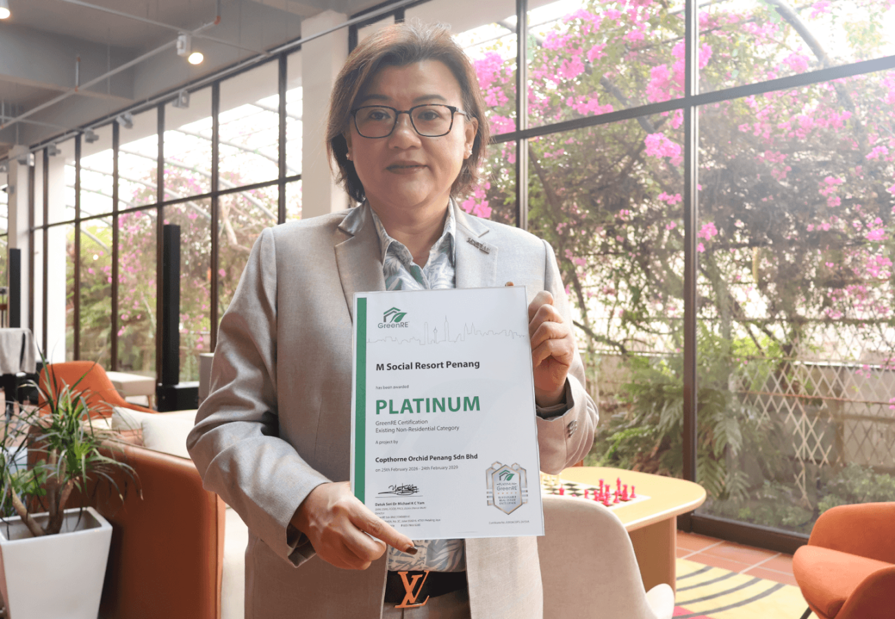 Jasmine Keh, General Manager of M Social Resort Penang, with the GreenRE Platinum award.
