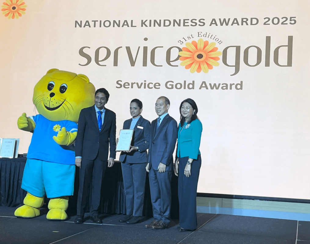 Miss Suja (Food & Beverage) and Miss Nurul Atiqah (Front Office) receive the Service Gold Award
