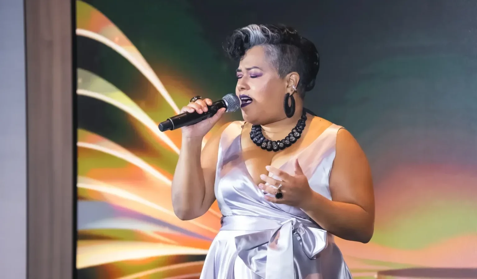 Live entertainment by Elvira Arul brought soulful elegance to the celebration